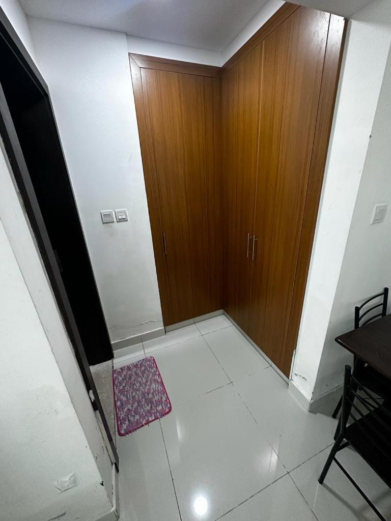 Cozy Rooms And Small Partitions For Men Guests In Дубай Екстер'єр фото